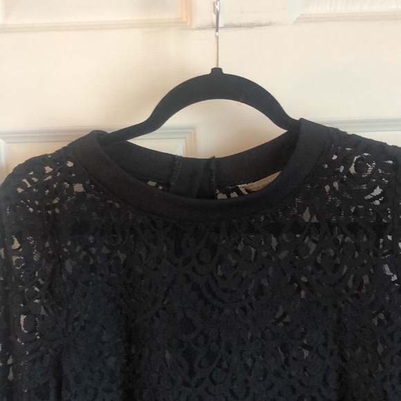 Black Lace Banana Republic Button Up Back Top Medium - Picture 3 of 6